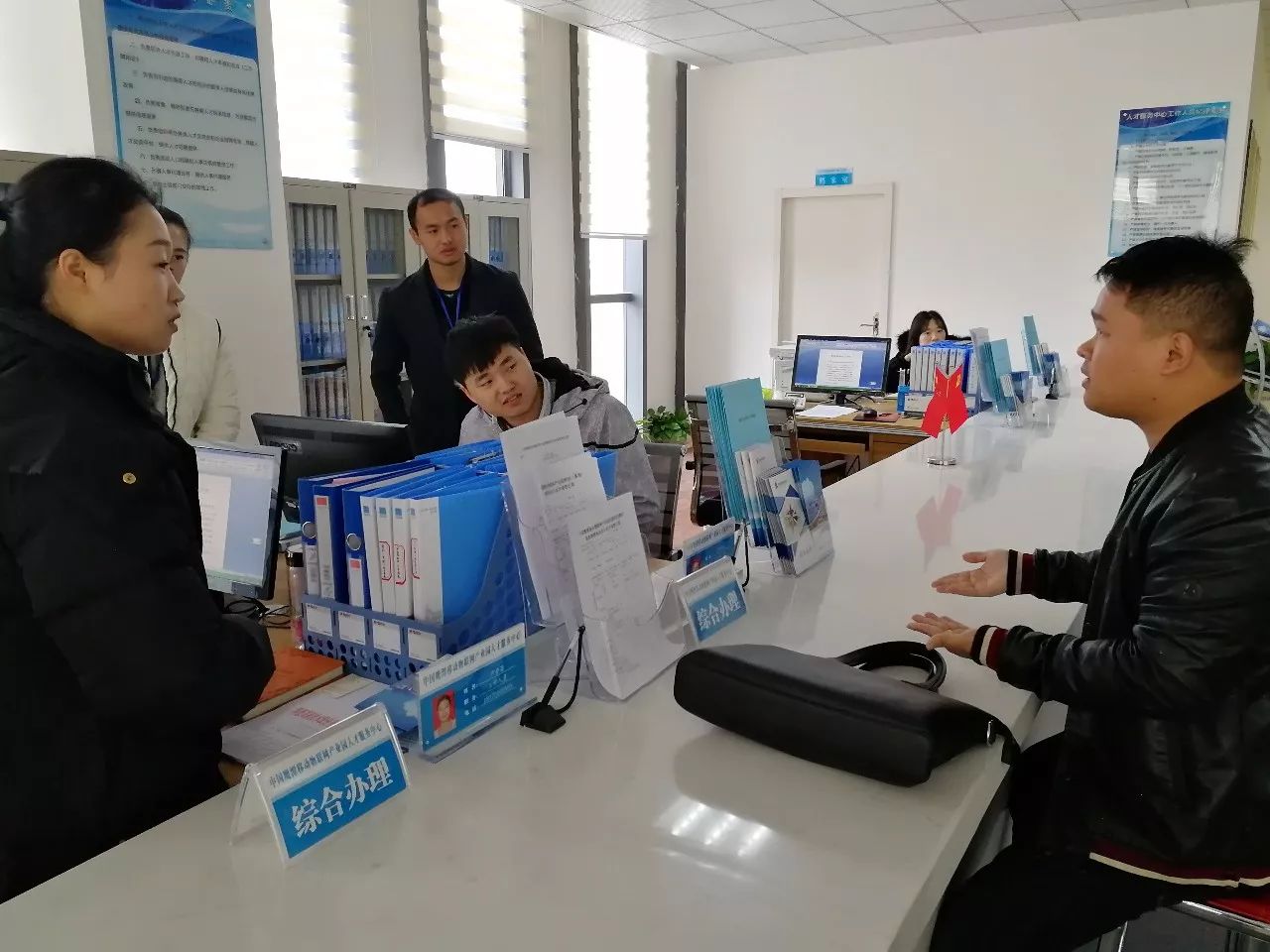 科技賦能創(chuàng)新——江西省委組織部副部長徐忠一行考察鷹潭頤高移動物聯(lián)網創(chuàng)業(yè)園科技中介服務